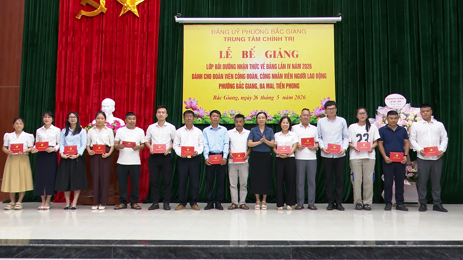 TRUNG TÂM CHÍNH TRỊ PHƯỜNG BẮC GIANG BẾ GIẢNG LỚP  BỒI DƯỠNG NHẬN THỨC VỀ ĐẢNG LẦN IV.mp4