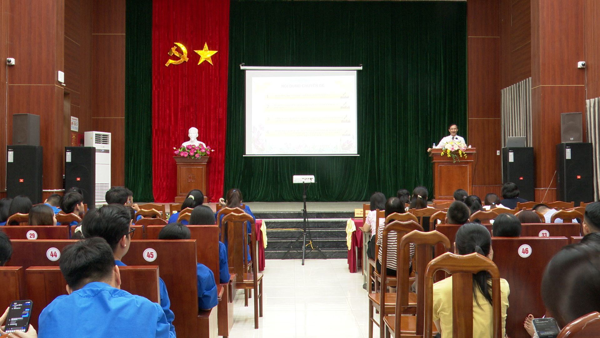 BỒI DƯỠNG CHUYÊN ĐỀ VỀ TƯ TƯỞNG HỒ CHÍ MINH CHO CÁN BỘ ĐOÀN THANH NIÊN PHƯỜNG BẮC GIANG.mp4